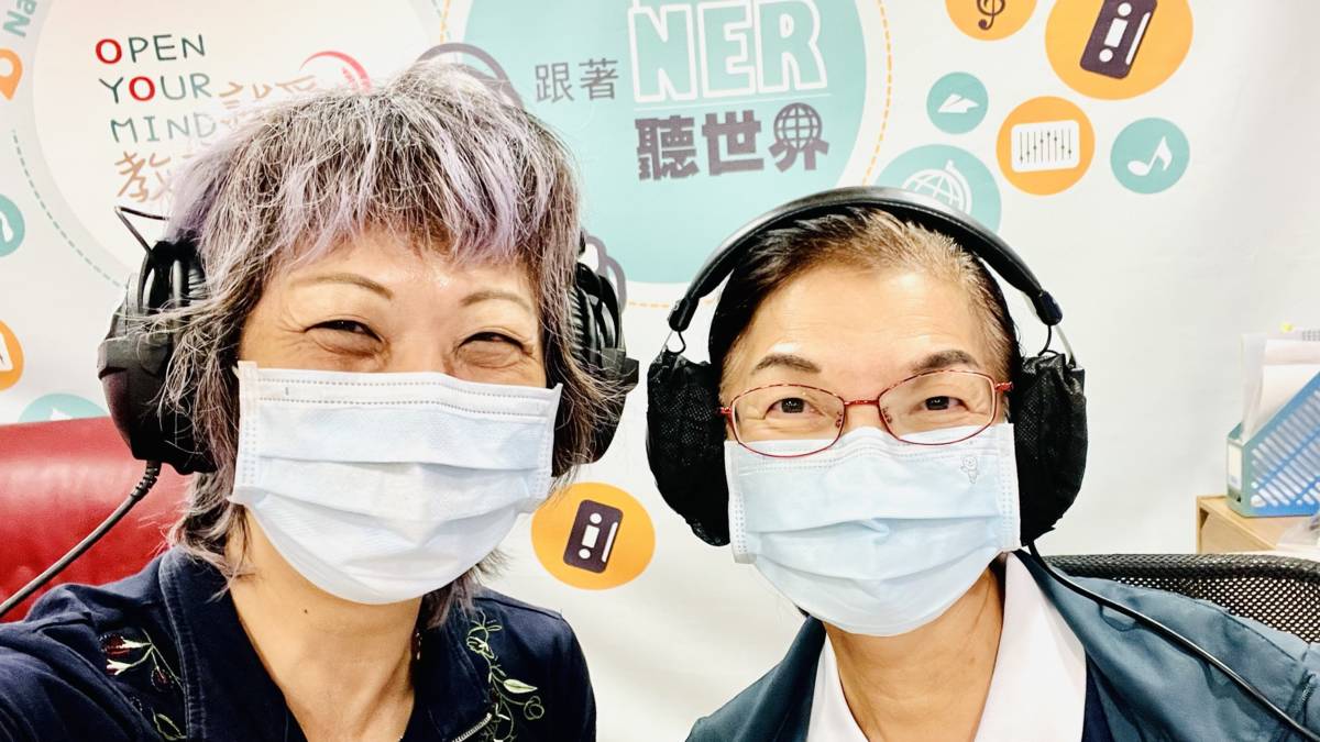 臺東縣政府文化處視覺藝術科科長王朝瑩，樂觀友善的個性，不但影響她的孩子，也帶給和她相處的人很多快樂。