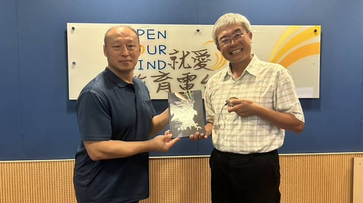 本集主題：用勇敢和愛散播生命熱情的身障藝術家
邀請來賓：30公分不設限的工藝家 林志龍老師

照片說明：第26屆金鷹獎的紀念刊物
