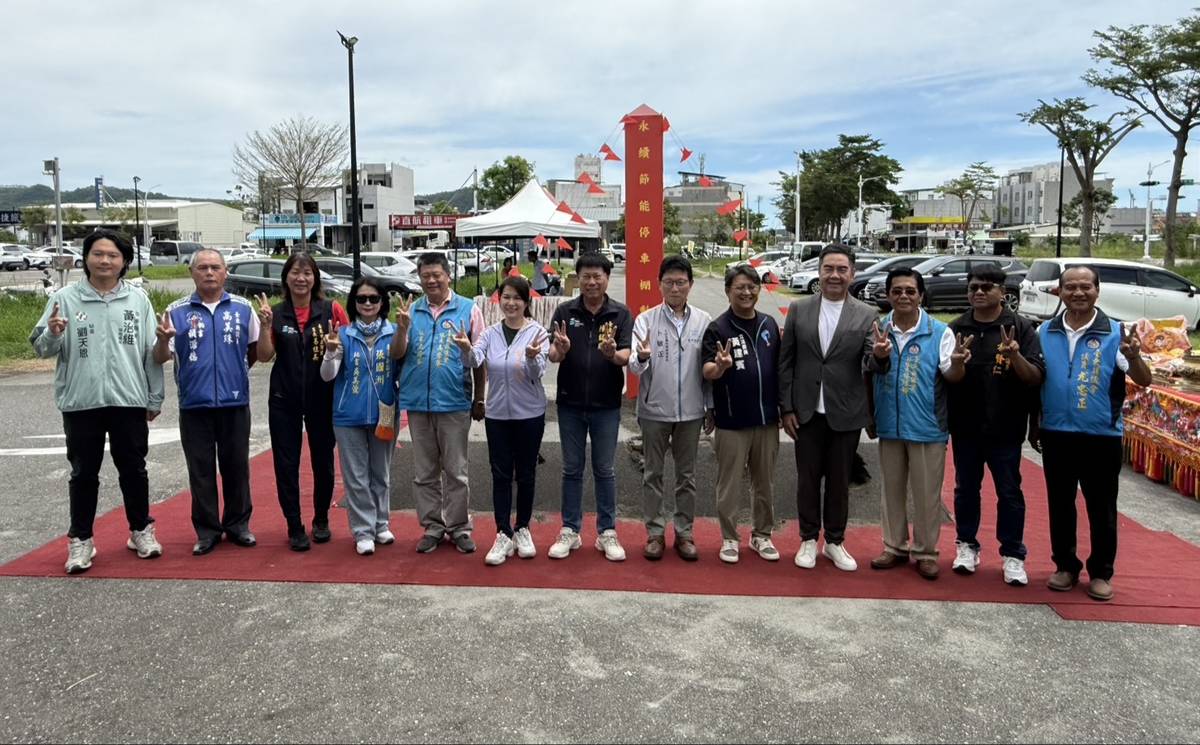 臺東火車站永續節能停車棚舉行動土典禮，工程預計明年4月完工。
