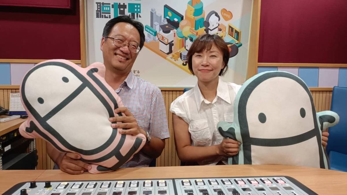 小風與王淳熙所長合影