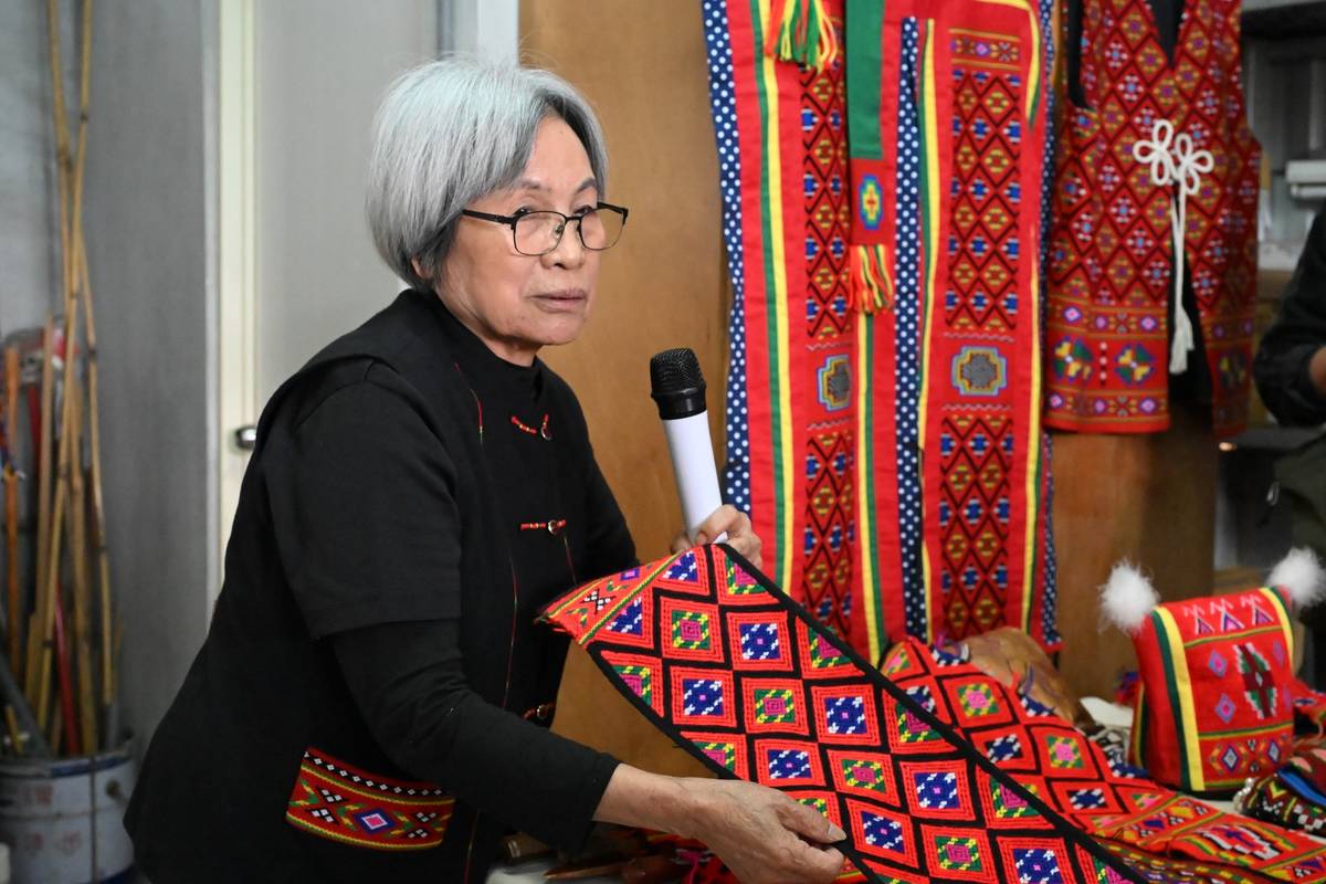 文化部公告重要傳統工藝「tenun_kana_Pinuyumayan卑南族傳統織布」並認定保存者Sunay_Paelabang孫菊花。(文化部提供)