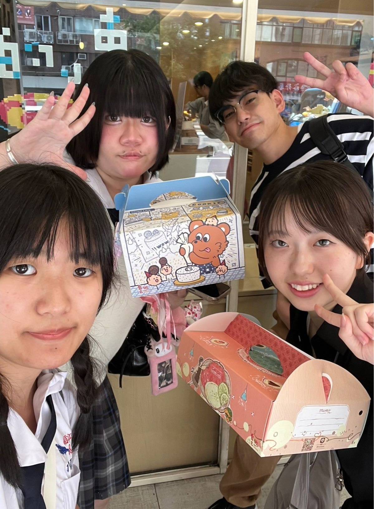 稻江護家應日科學生以日語進行解說，並與日方學生分享文化觀點，建立了深厚的跨國友誼