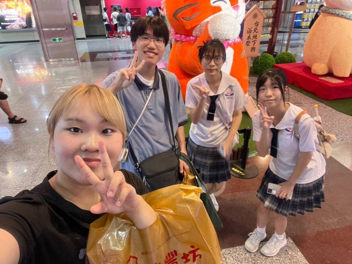 稻江護家應日科學生帶著日本大學生逛臺北地下街