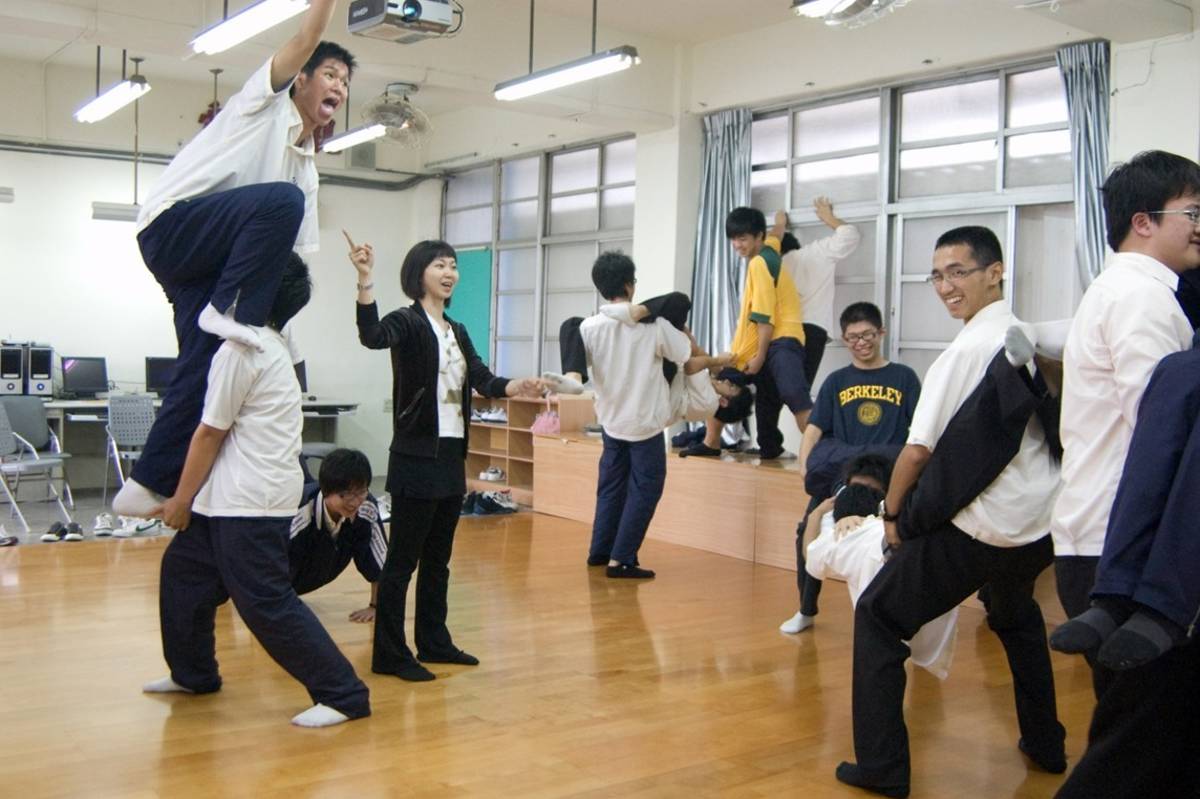 范瀞文老師教學創新，結合舞蹈、音樂及藝術表演多元領域。