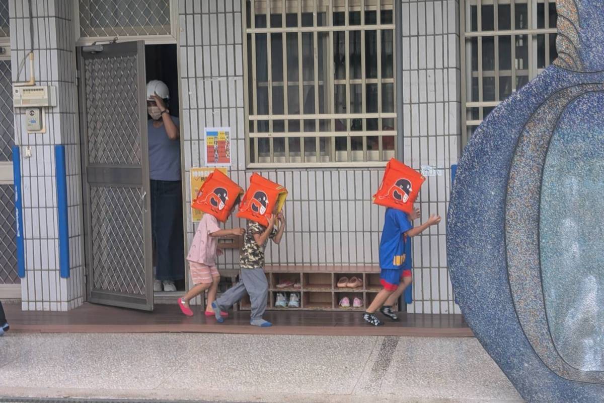 幼兒園小朋友迅速避難