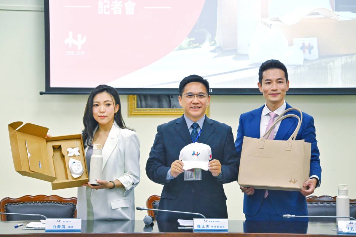 國慶大會禮賓紀念品 民眾追蹤粉專有機會獲得