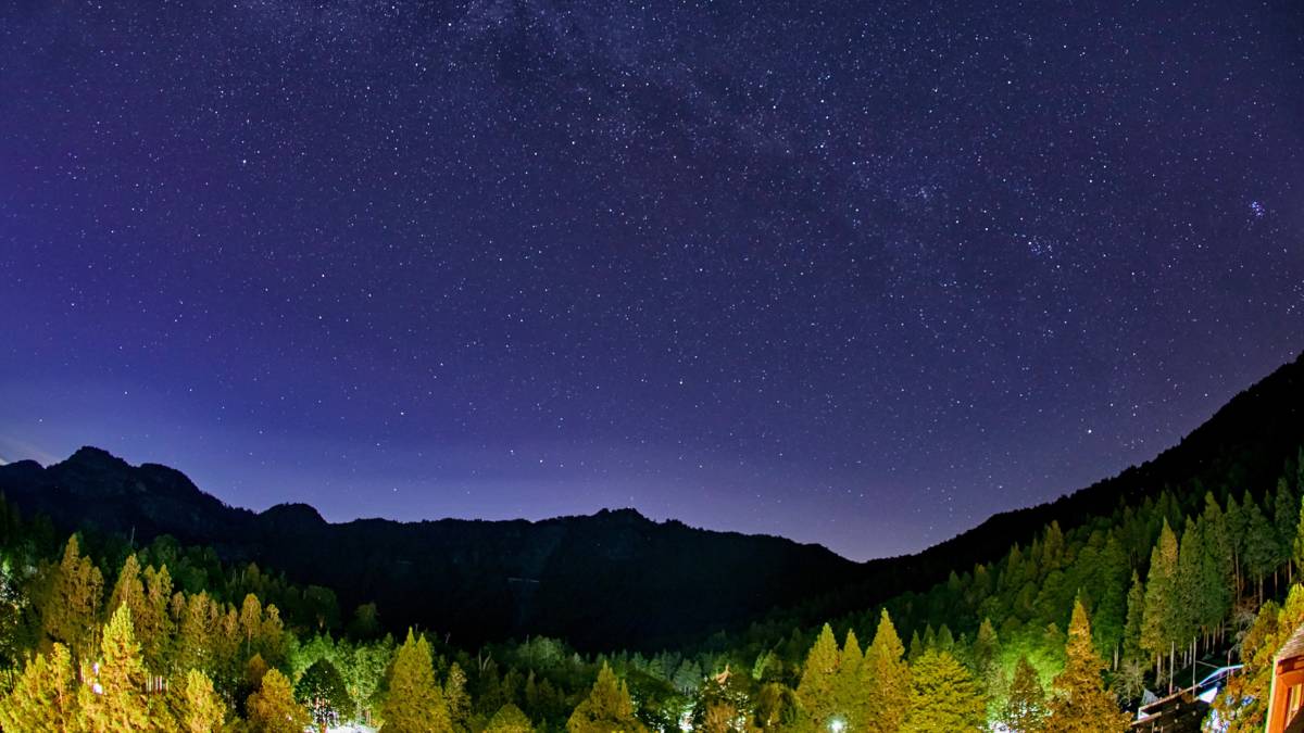 小笠原山微笑曲線星辰是阿里山的秘境美景之一(圖片來源：阿里山賓館提供)