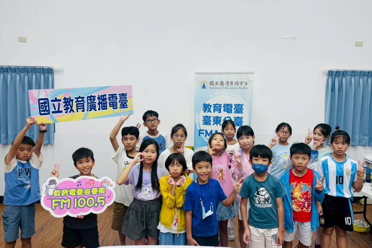 臺東分臺舉辦兒童新聞主播培訓營大合照