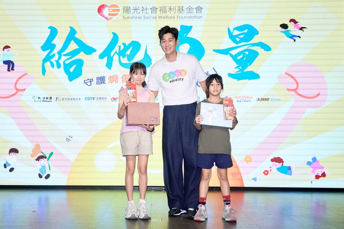 歌手周興哲擔任小陽光公益廣告代言人，呼籲大眾給予燒傷顏兒理解與友善
