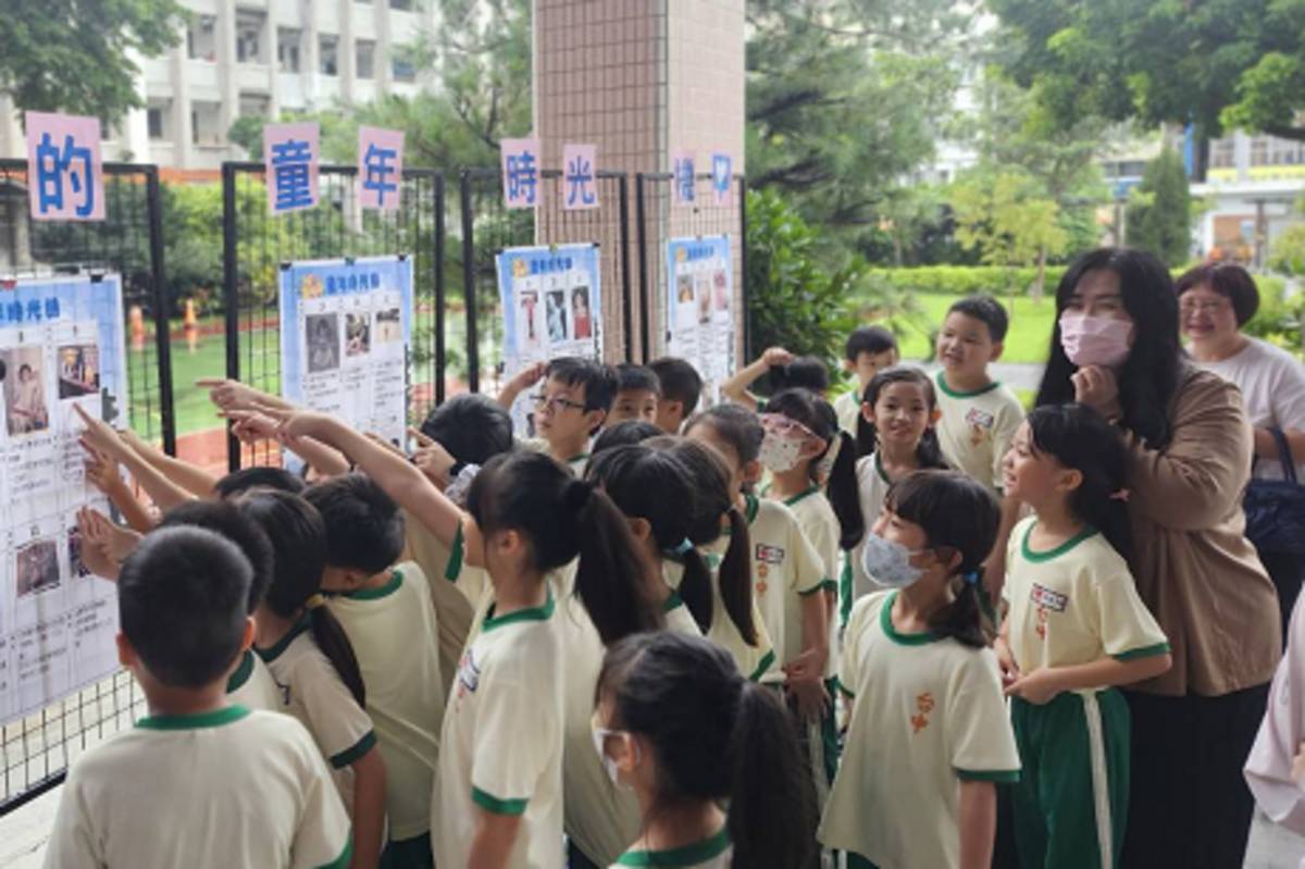 「老師的童年時光機」，讓學生驚喜發現老師們兒時的夢想與愛好，為現場增添了許多趣味與溫馨。