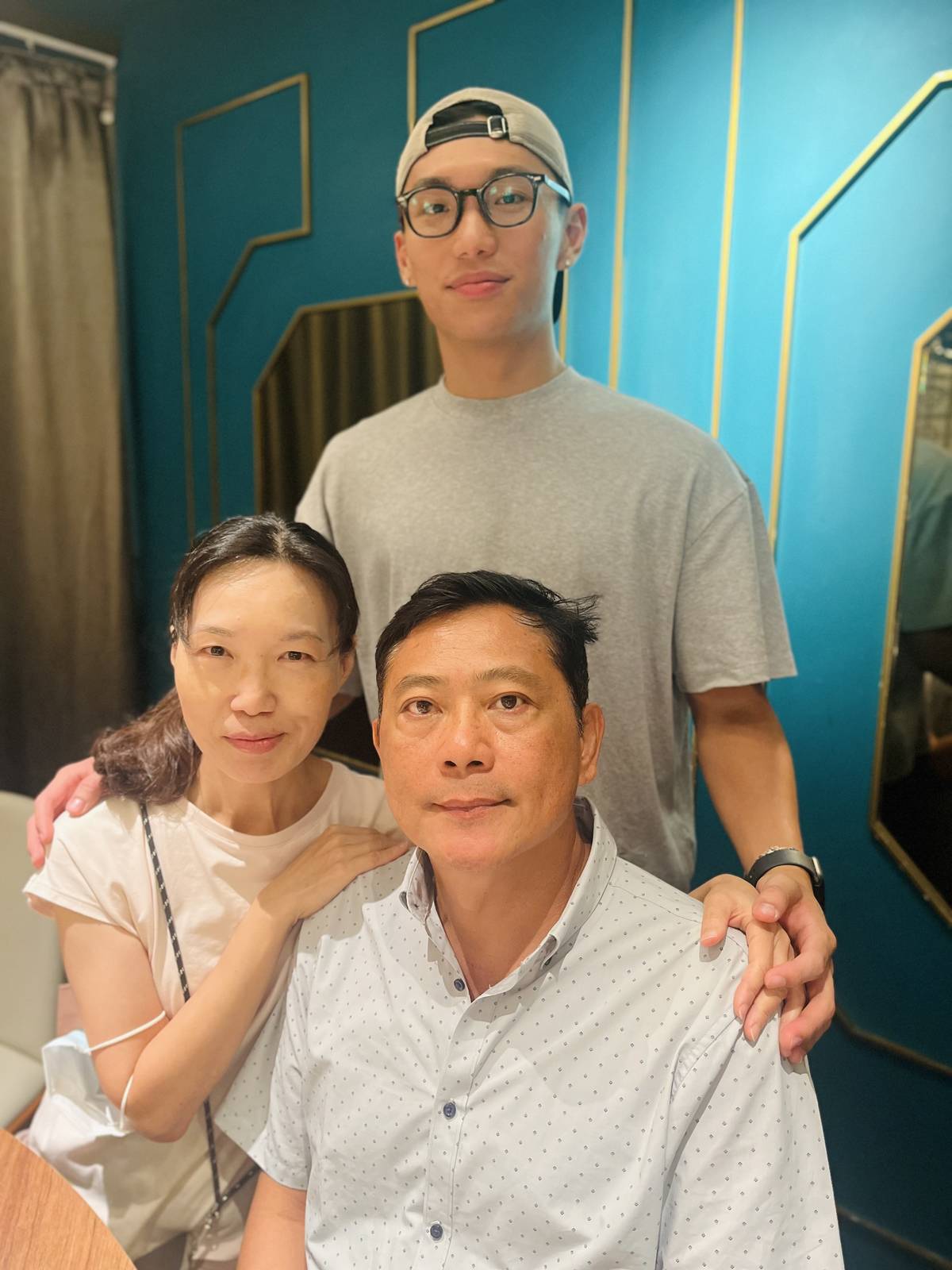 黨謙光主任(左)的堅強後盾家人