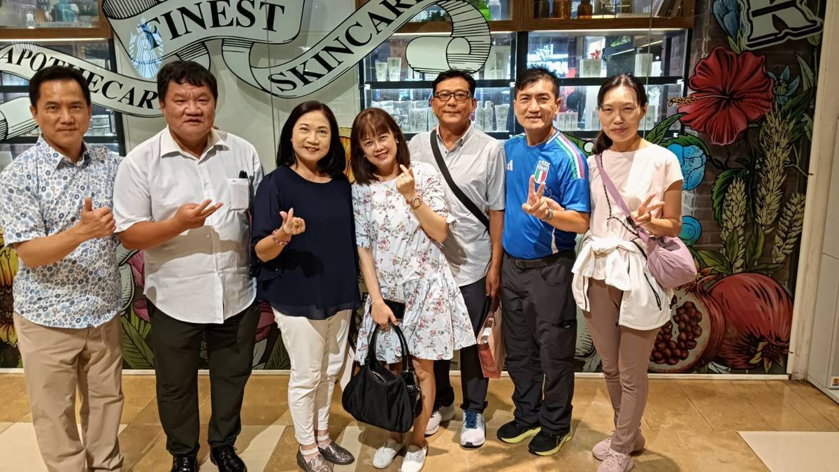 黨謙光主任(右)的親友團