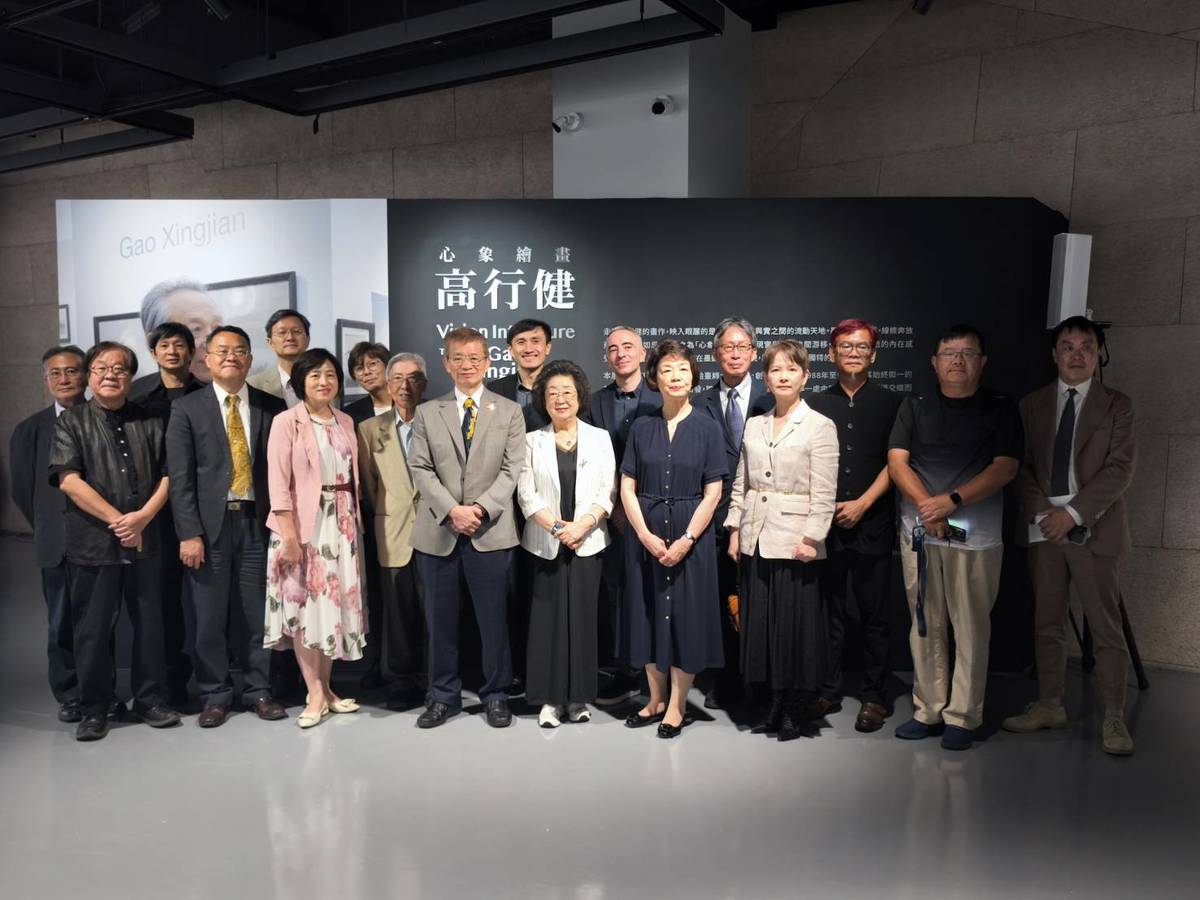 「心象繪畫─高行健」特展開幕合影。