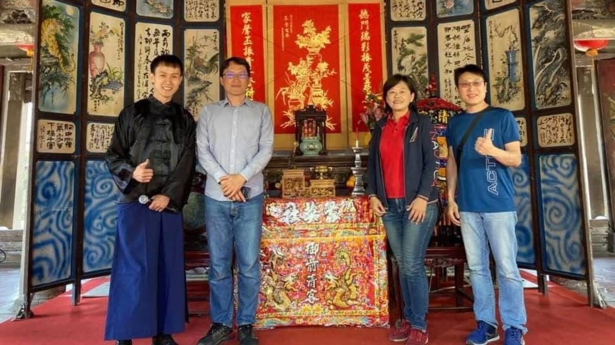 陳俊達老師主持南館演出節目