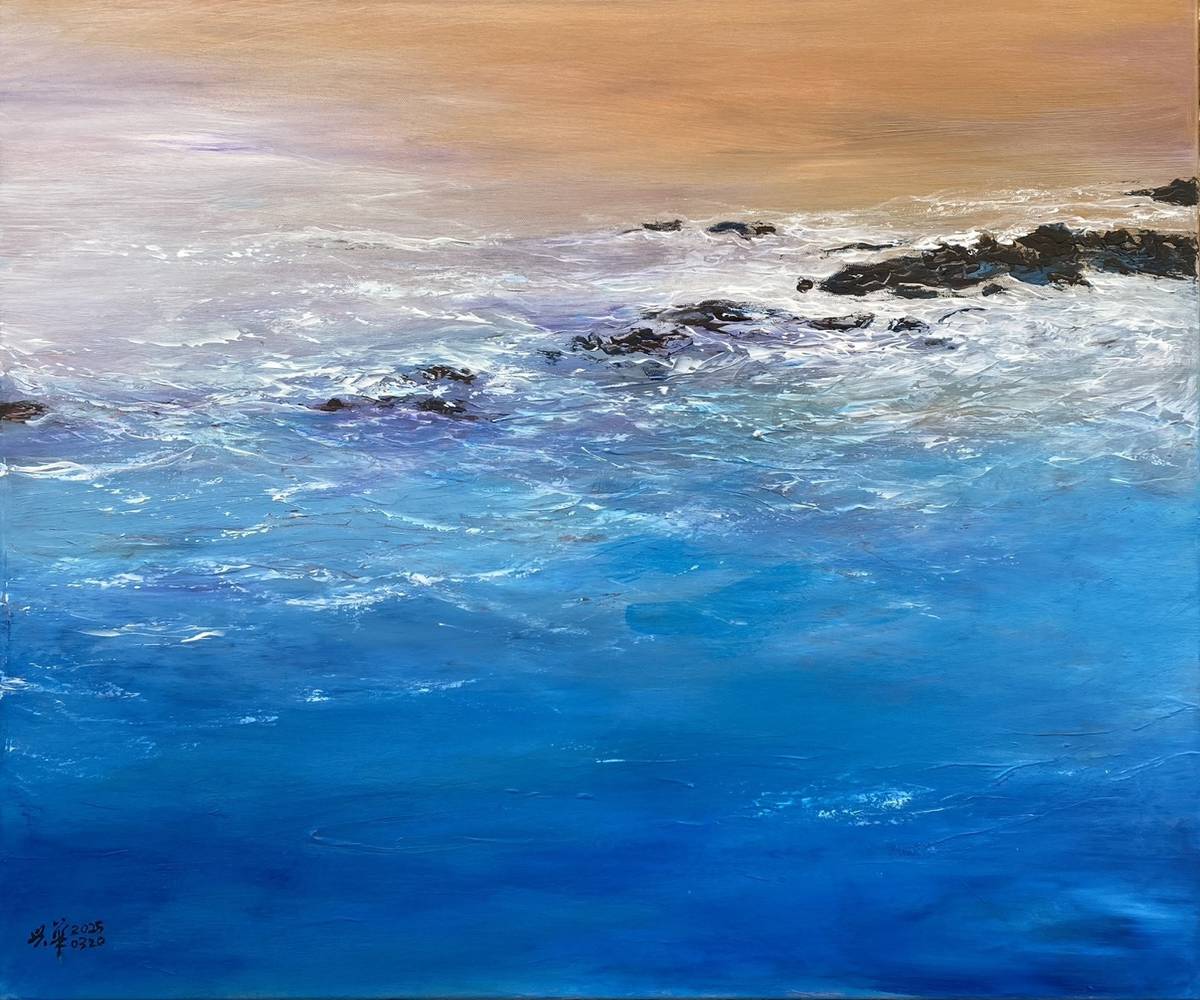 繪畫作品《冲岩》
浪以加速度衝撞
礁岩豢養不動的自在
月光在彩雲間分娩潮汐
漁火是波浪眨動的睫毛

當潮水攤開潰散的流瀑
固執的形體便裂出空洞
泡沫歡喜在岩縫中集结
澎湃出更多不同音階的潮聲

我們在崖上晾曬網罟
漲潮沖岩成貝類的詠嘆
岩層裡有永夜與破曉
正進行著風力的辯證

退潮後才驚覺——
那被雕鑿的傷痕
原是用海水書寫的
共生契約