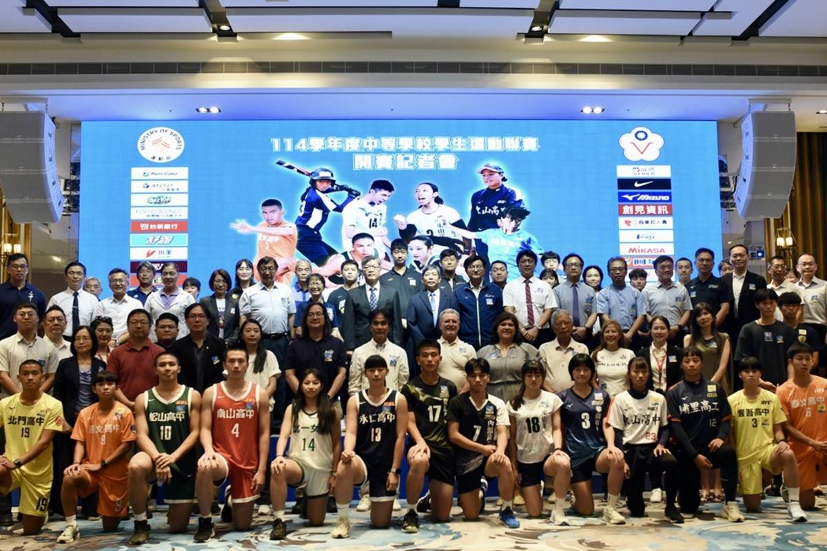 114學年度中等學校學生運動聯賽記者會全體合影。