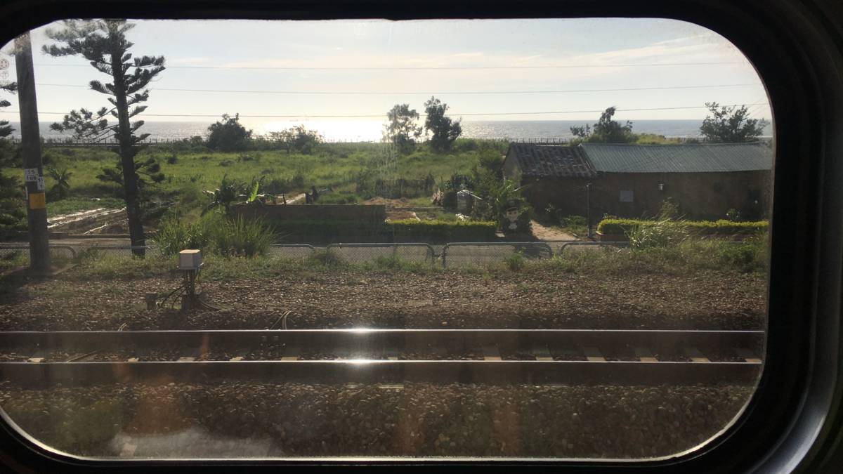 海線鐵道旅行途中就能看見美麗的海洋(圖片來源：王派仁提供)