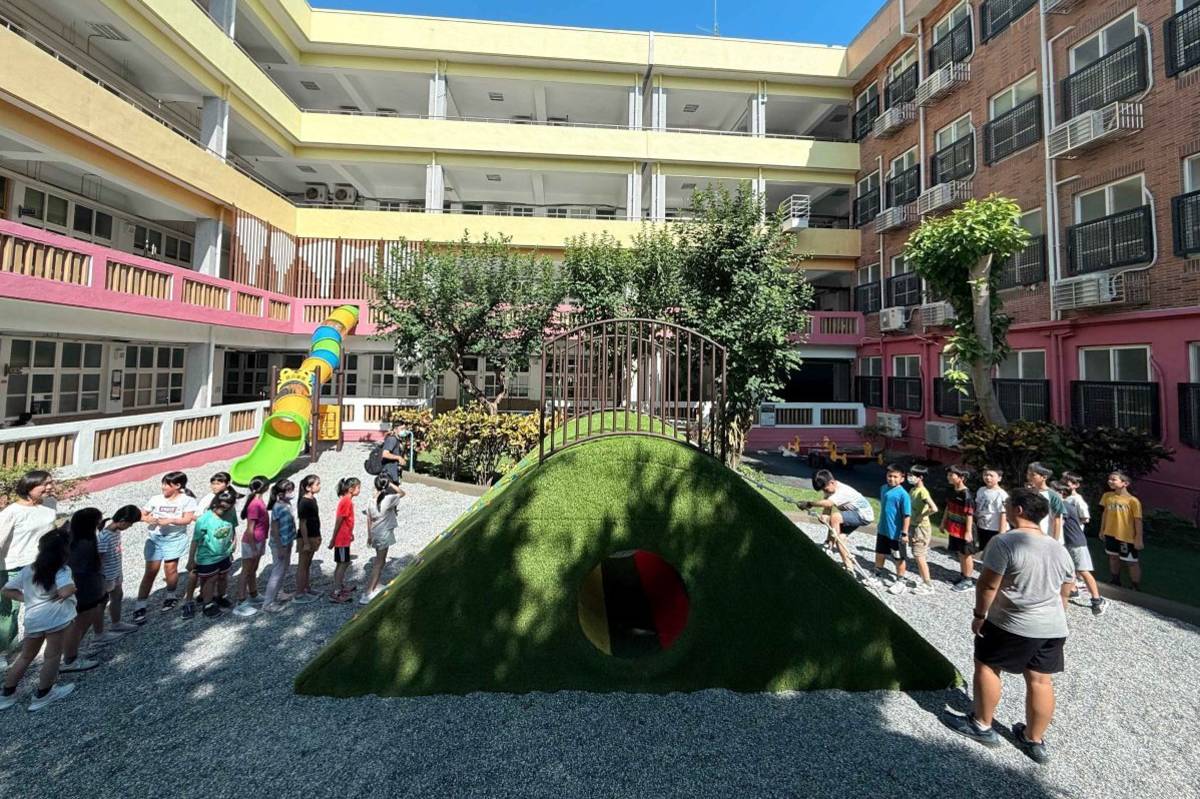 臺北市三玉國小歷經一個月安全宣導後，正式啟用全新遊戲場

