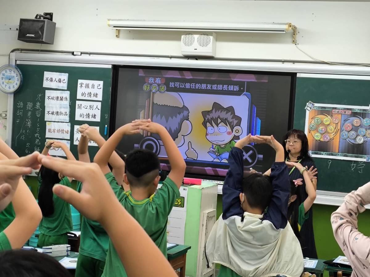 廣興國小中年級課程帶領學生學習運用情緒調節輪，建立有效且多元的情緒調節方法