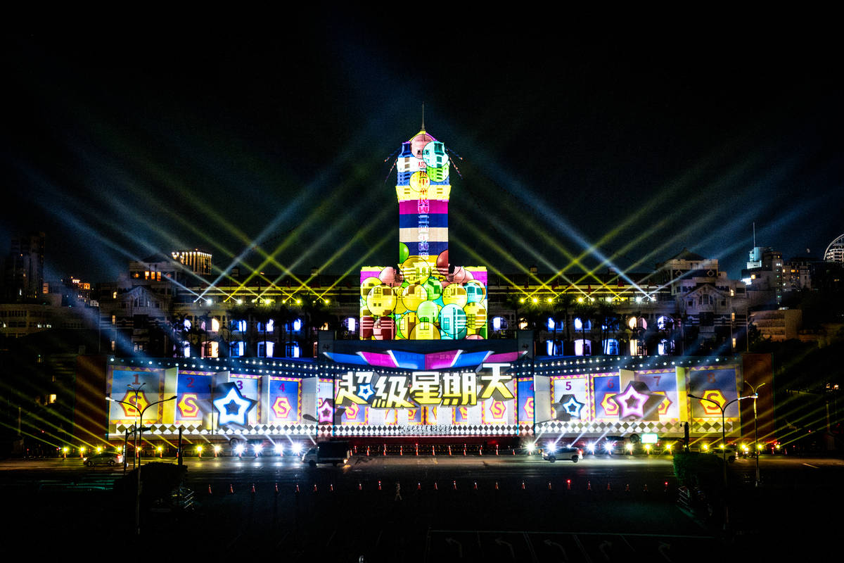 2025國慶總統府建築光雕展演「不要轉台，馬上回來！」(文總提供)