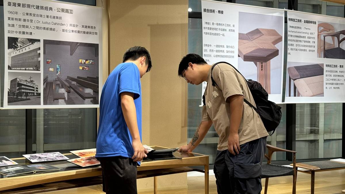 公東木工科學生仔細說明這次展覽特別的地方