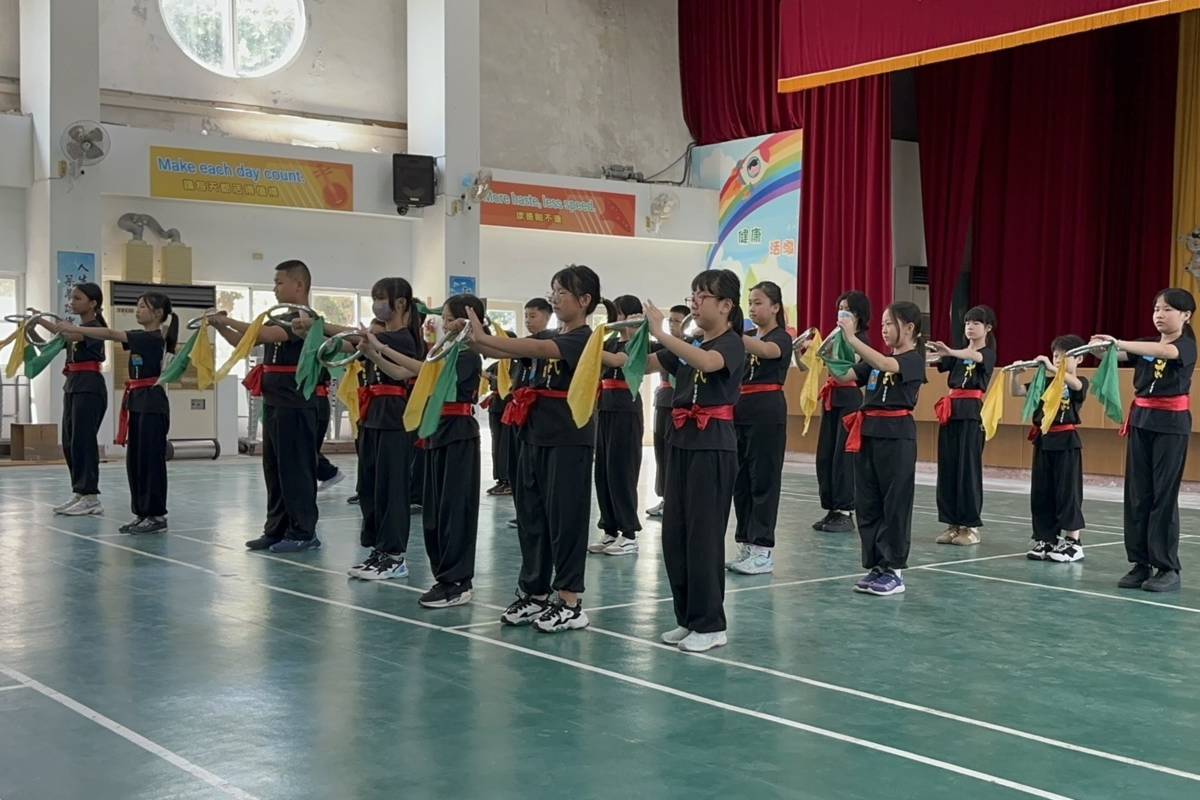 臺北市興華國小國術隊師生前往雲林縣臺西鄉崙豐國小，進行武術交流