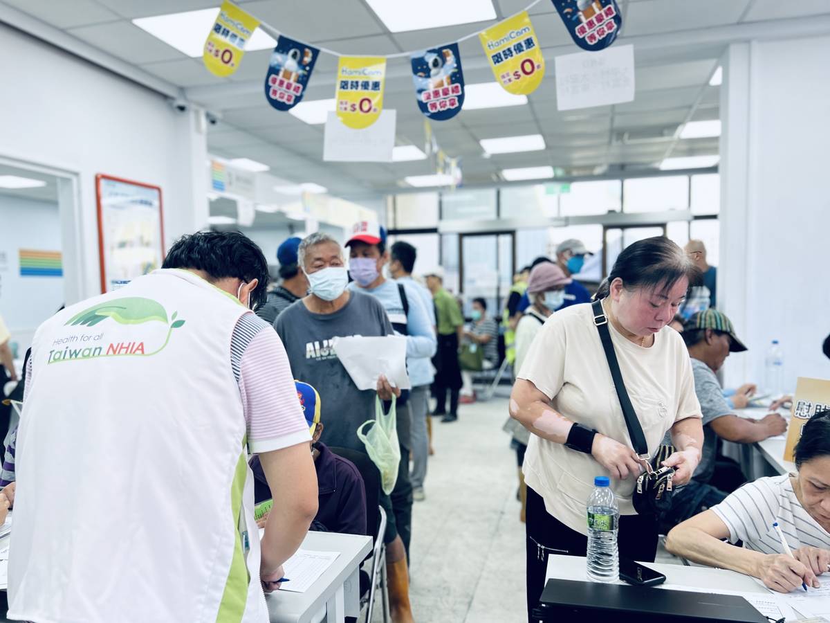 行政院一站式服務平臺協助災民申請相關補助。(行政院提供)