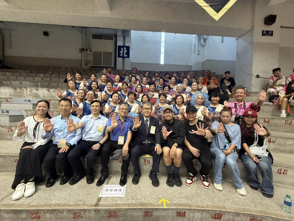 桃園市政府教育局春暉志工 (教育部提供)