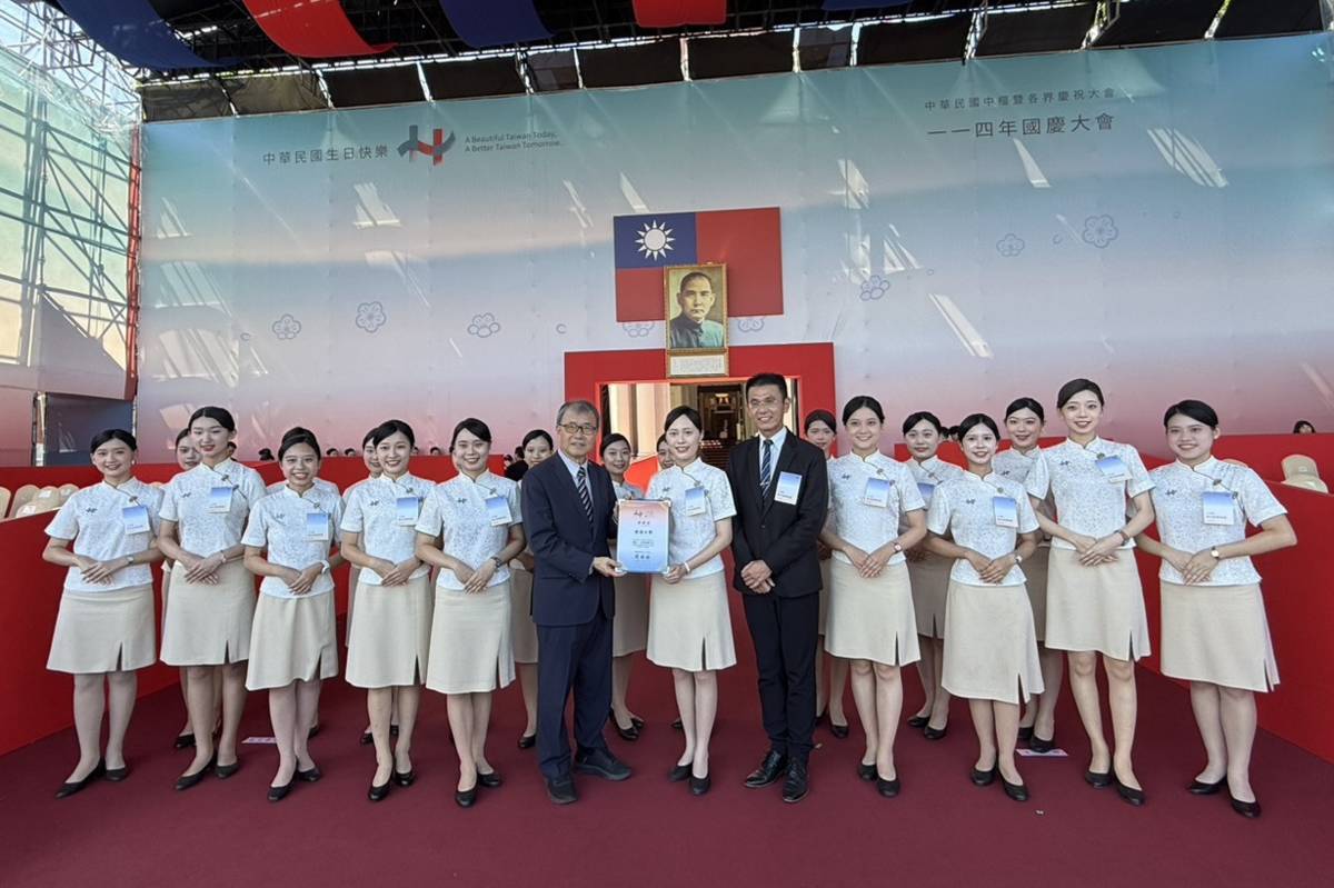 實踐大學禮賓人員 (教育部提供)