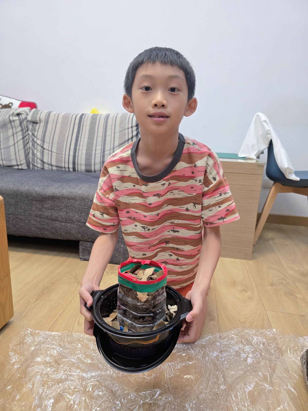 立農國小三年級林同學在今年暑假展開特別的「蚯蚓養成記」