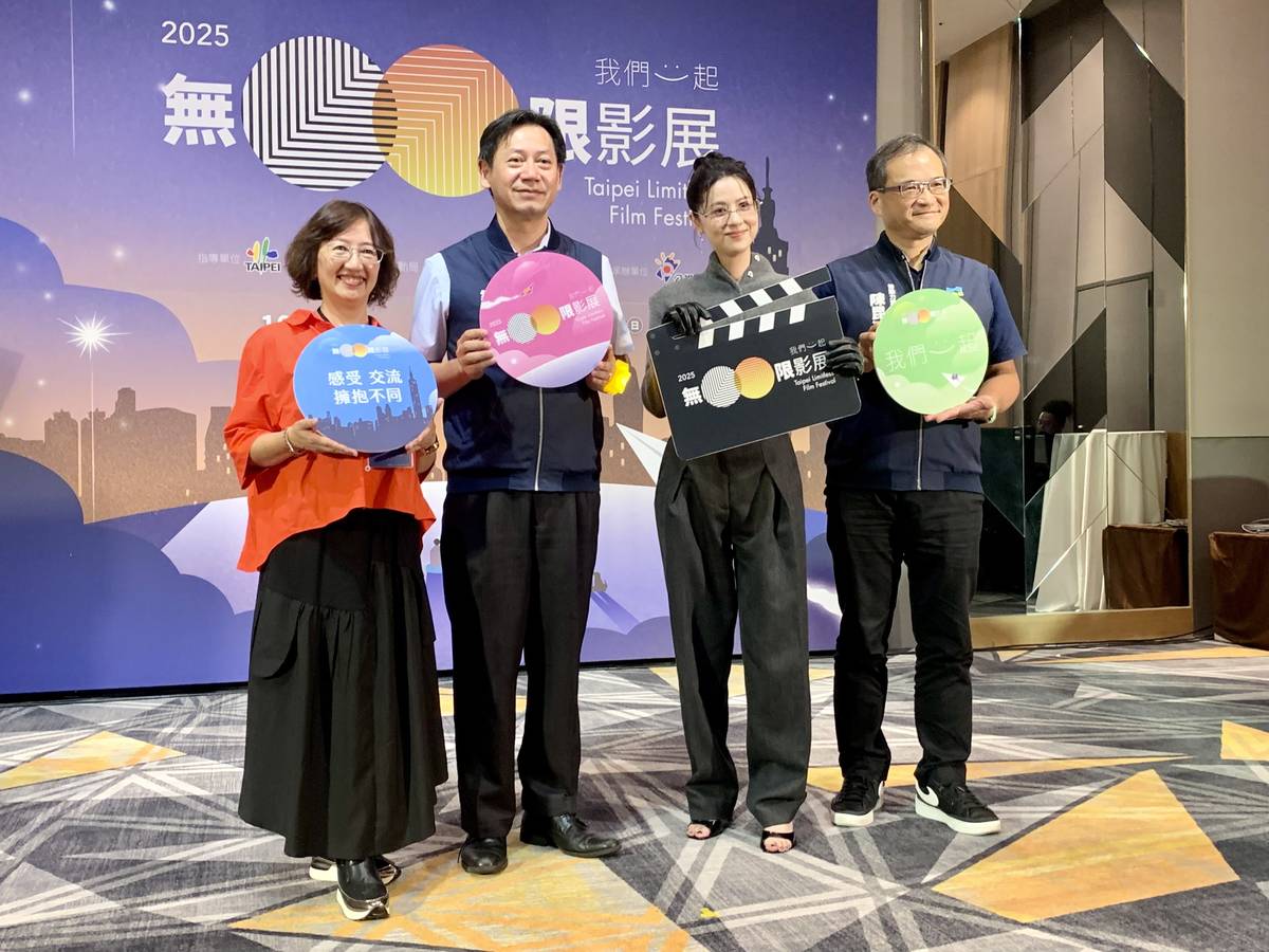 臺北市勞動局副局長梁蒼淇(左2)、影展代言人林予晞(右2)等來賓合影 (記者攝)