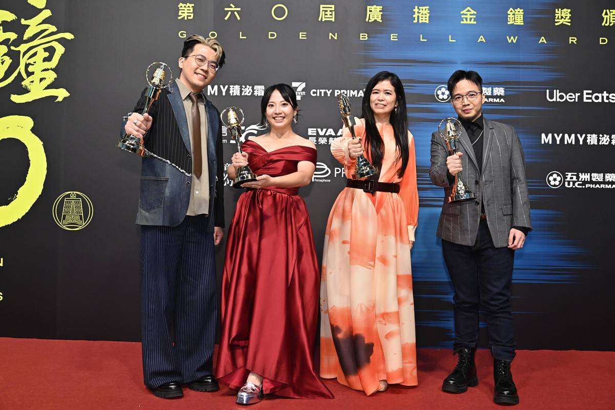 「Hashtag123」獲得第60屆廣播金鐘獎－兒童節目獎，節目由黃柏諺（雅柏）、李穎珍（珍珍姐姐）、施賢琴（小茱姐姐）和陳佾玄（小玄哥哥）(照片由左至右)共同主持。（三立提供）