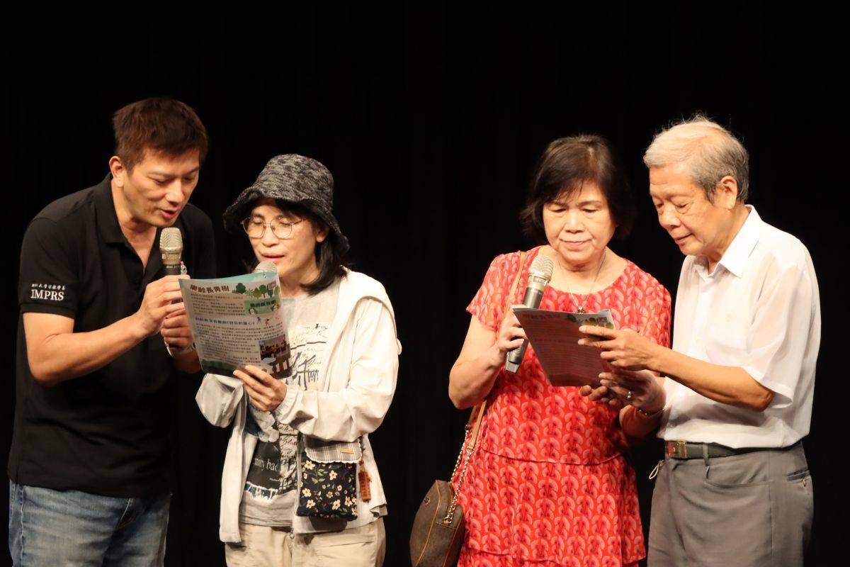 阿本老師與聽友一同演唱歌曲