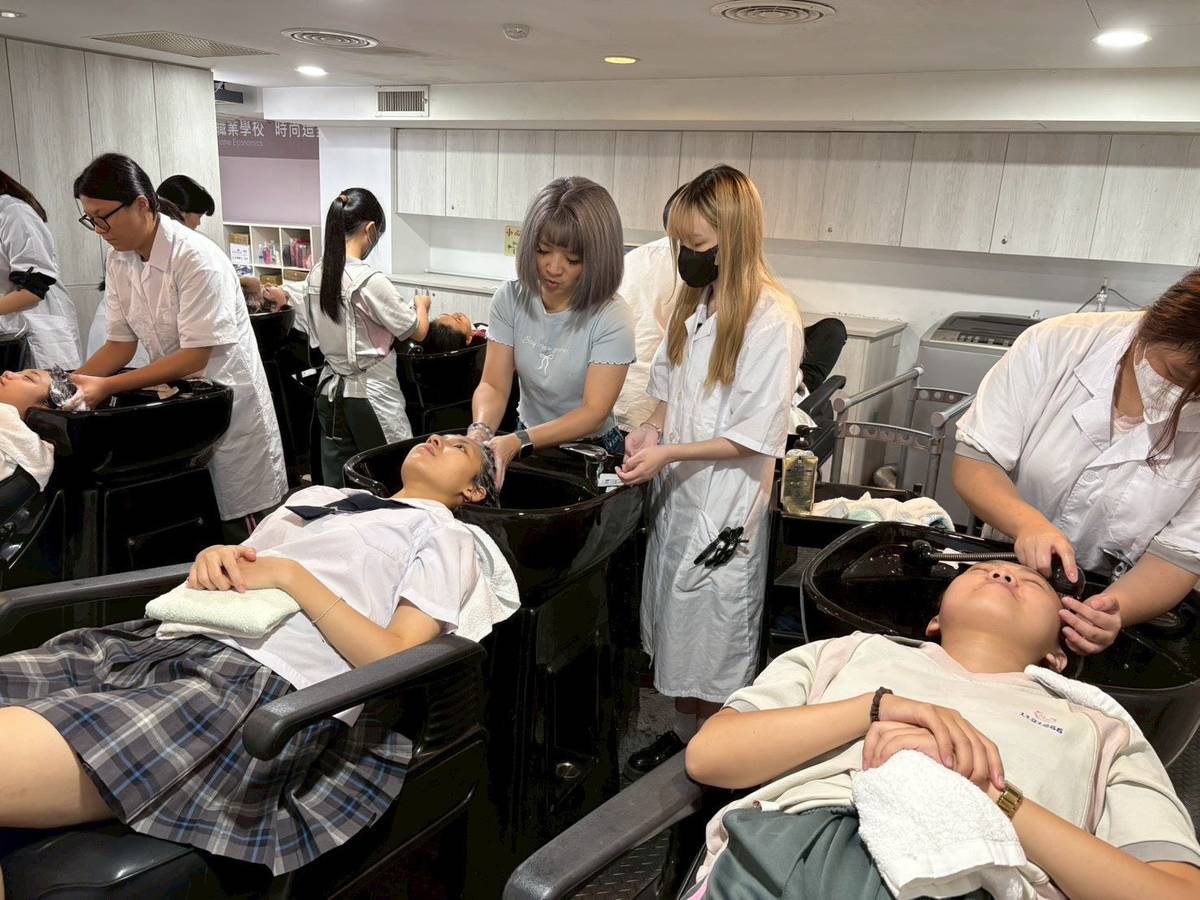 學生實際操作頭皮檢測