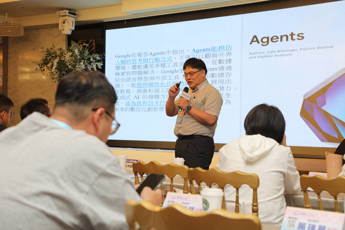 臺中教育大學李政軒教授分享AI創新教育