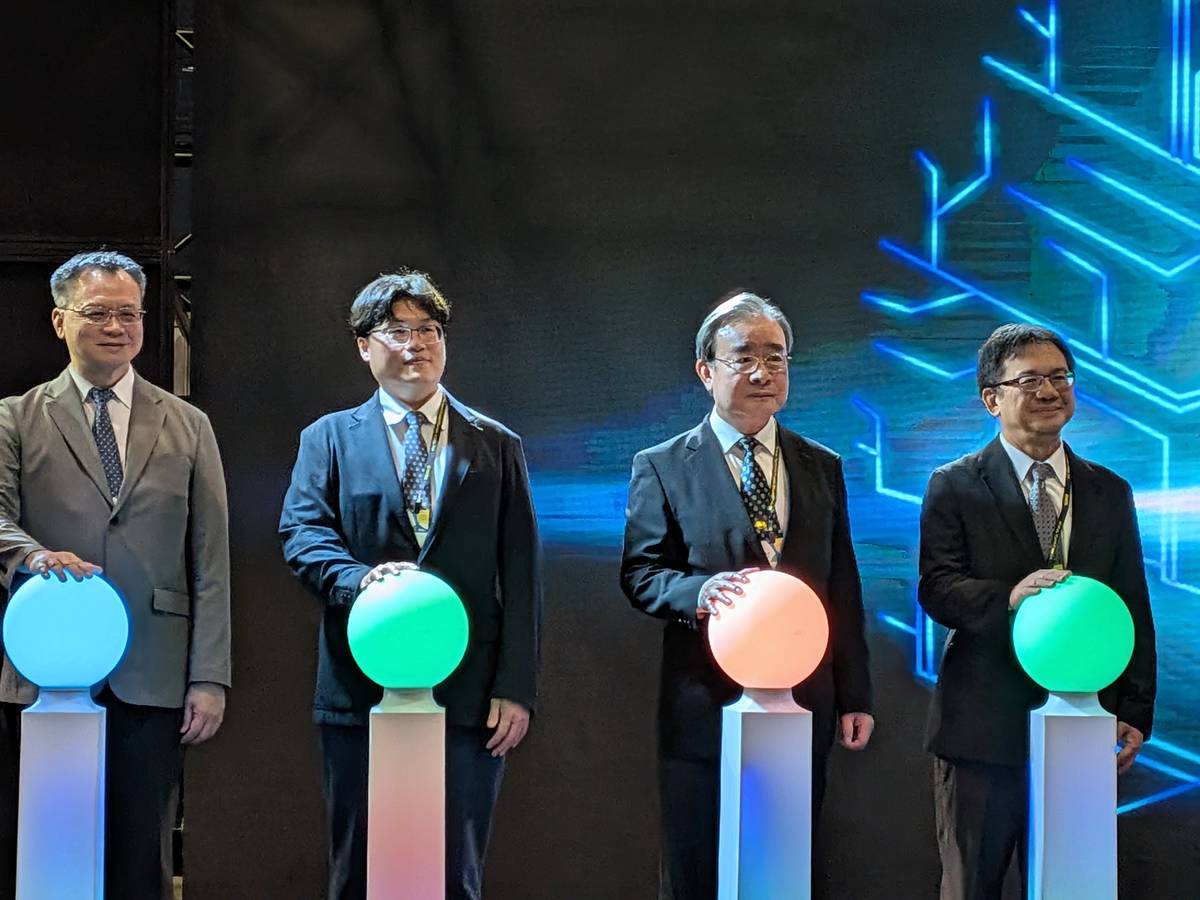 教育部次長朱俊彰(左二)出席2025「臺灣創新技術博覽會」開幕典禮