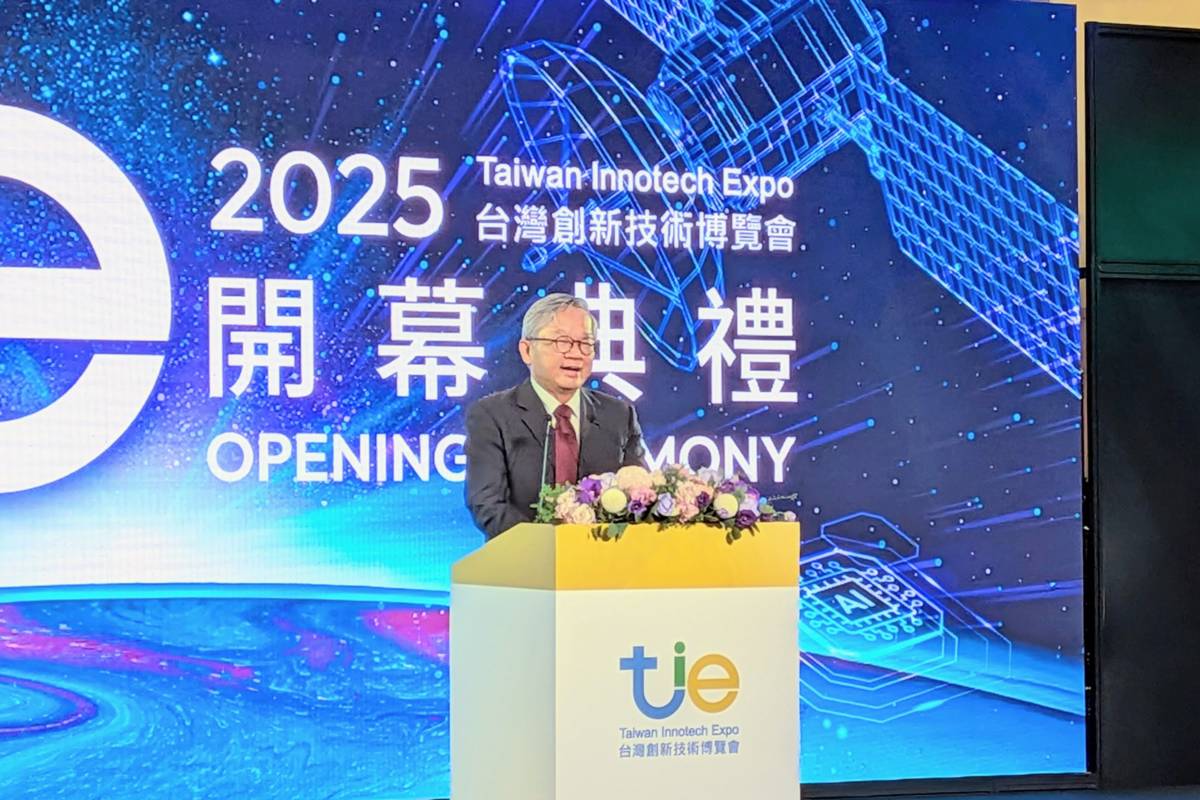 行政院政務委員吳誠文表示，政府積極投入科技研發預算，並期望與國際夥伴合作

