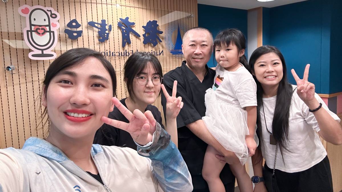 與妘庭、李戊己道長以及怡萱一起合影❤️（還有道長的小孫女）