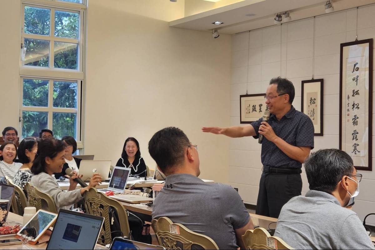 北市永建國小林裕勝校長分享「AI如何影響教育與社會」及「解讀OECD框架與國際趨勢」