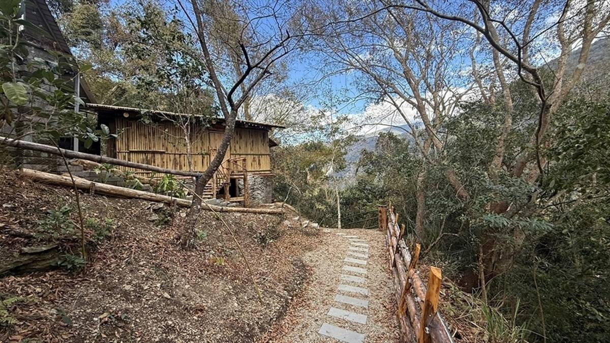 桃園市復興區光華國小在校園內建置泰雅傳統家屋與獵人步道