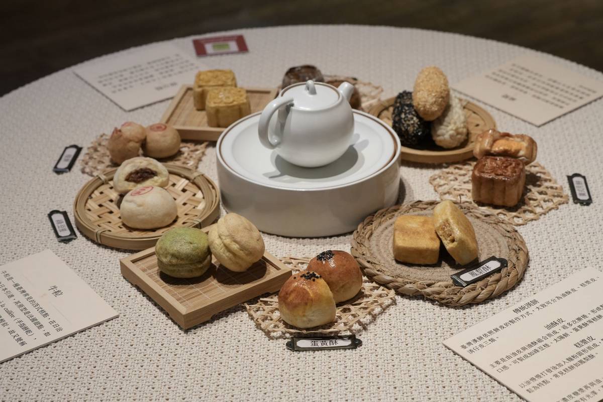 展場以精巧食物模型復刻難得一見的古代茶食，運用羊毛氈工藝呈現茶食造型之美