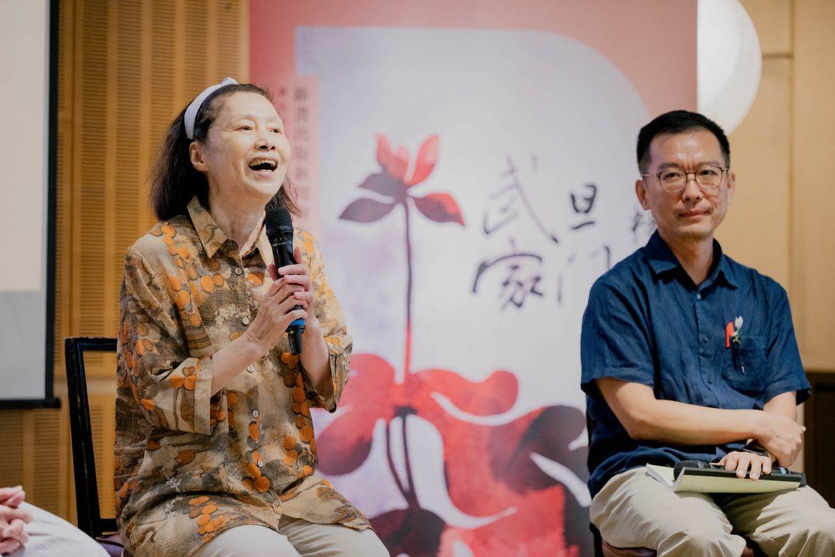 楊蓮英老師(左)2021年由臺北市政府登錄為無形文化資產傳統表演藝術類「京劇」保存者