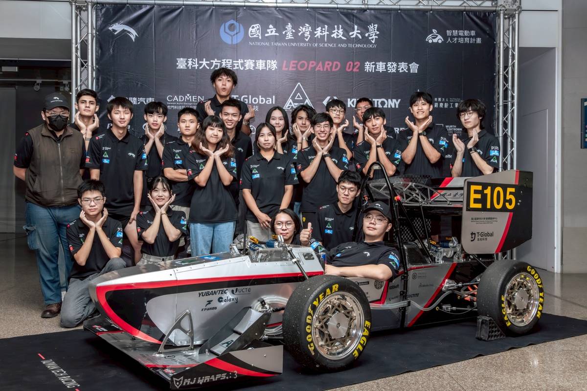 國立臺灣科技大學方程式賽車隊正式推出第二代電動賽車LEOPARD 02，12月將遠征澳洲。(臺科大提供)
