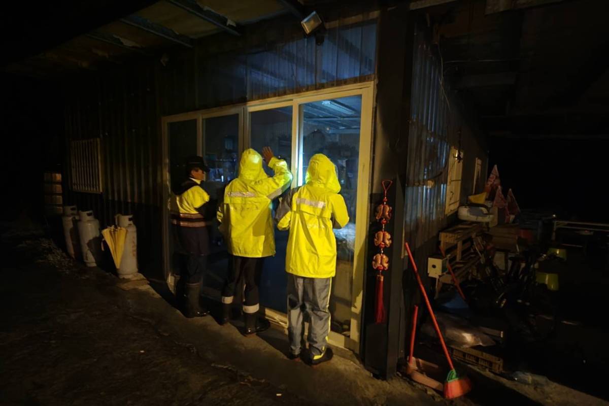 尖石鄉公所昨天(20日)晚間針對秀巒村4、5鄰(含秀巒國小)進行預防性撤。（新竹縣政府提供）