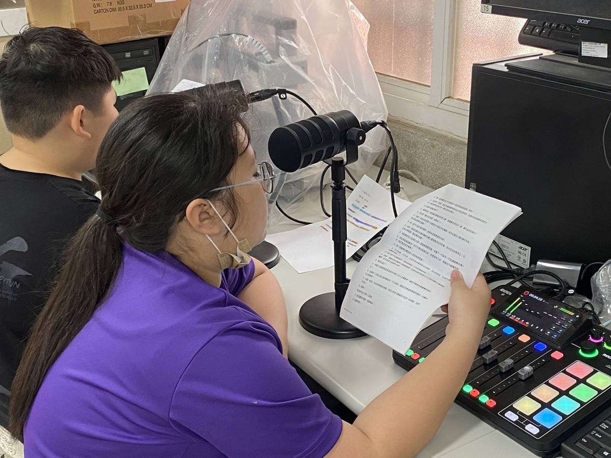 臺南市樹林國小學生錄製「樹林下的故事」PODCAST節目