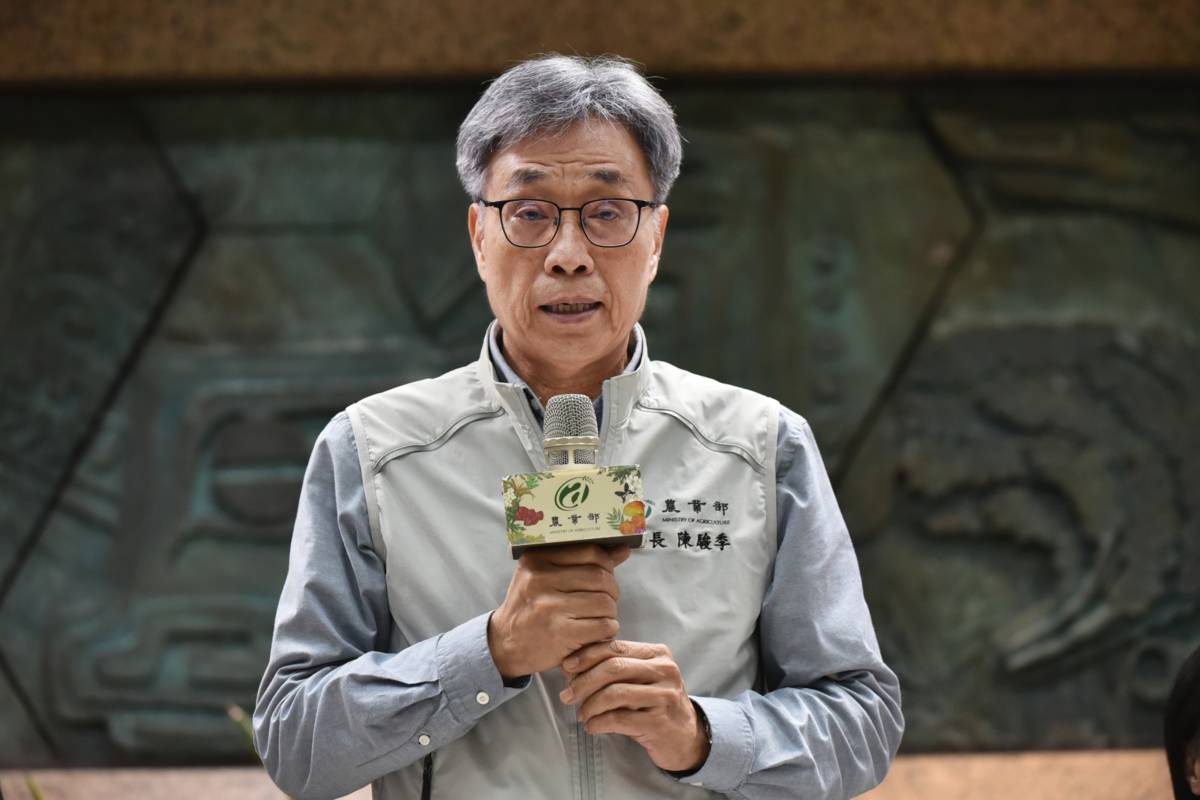 農業部今天(22日)緊急召開記者會，農業部部長陳駿季說明我國首例疑似非洲豬瘟。（農業部提供）