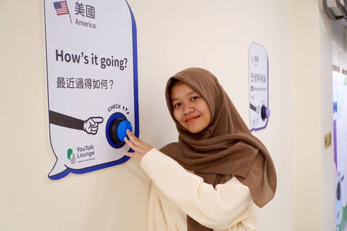 大葉大學YouTalk Lounge走廊有各國的打招呼用語