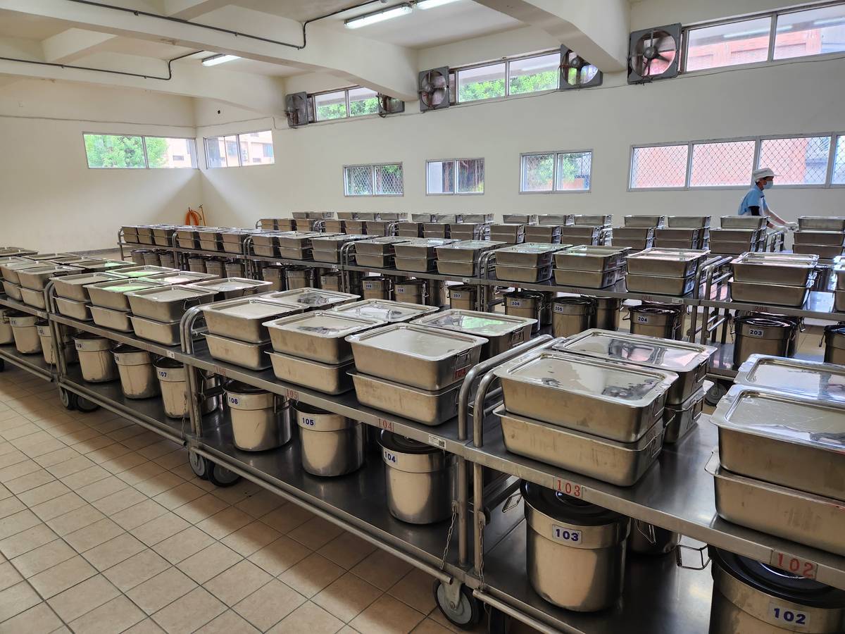 學校午餐餐食分裝