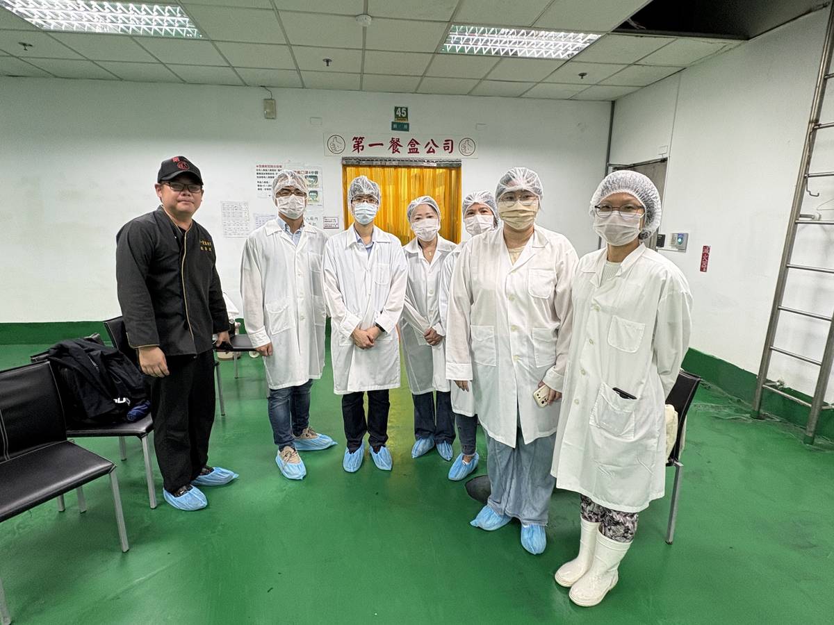 學校午餐相關工作人員製餐前整備
