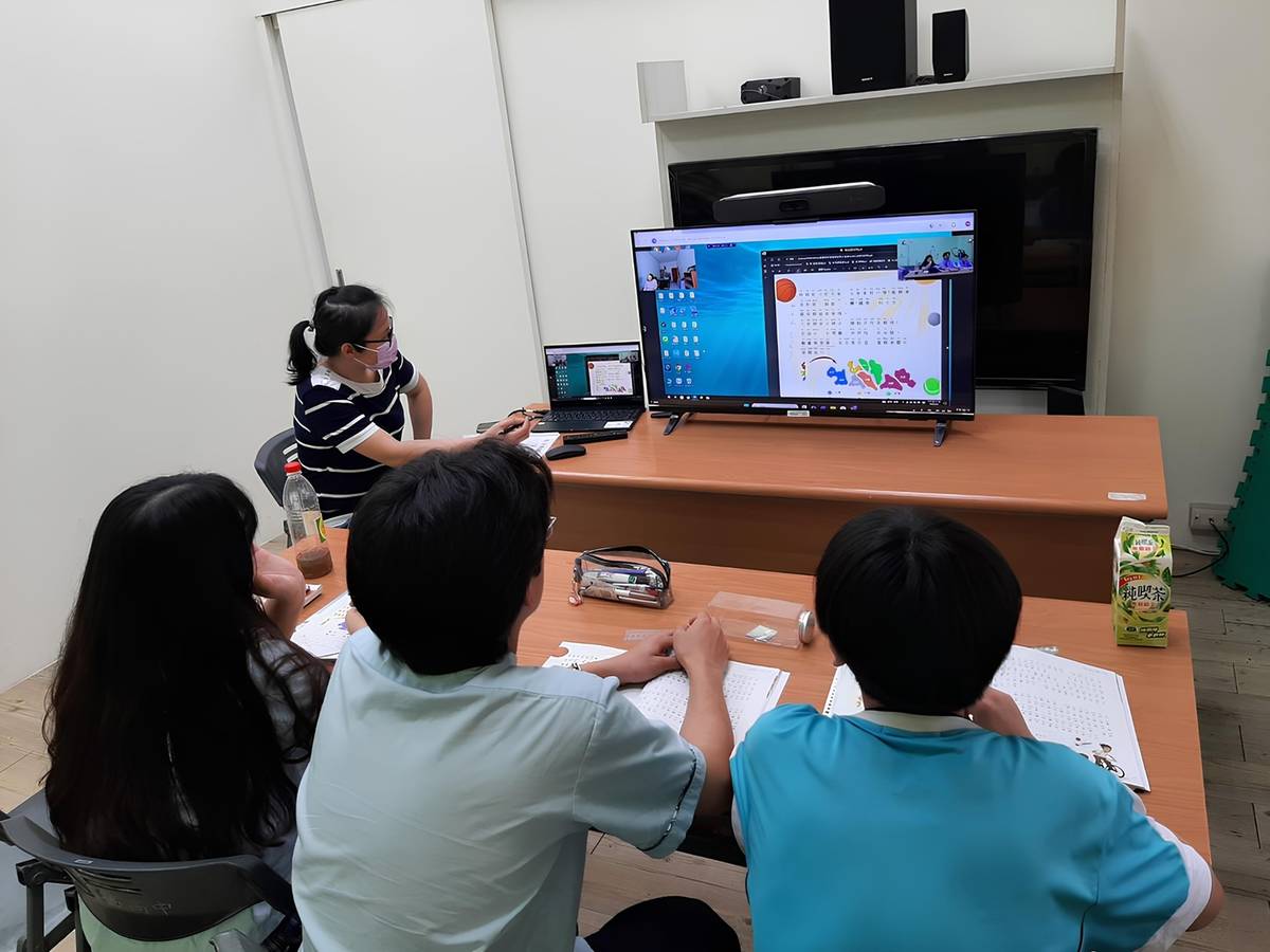 臺南市國立新營高中師生共學，建立本土語文學習新環境